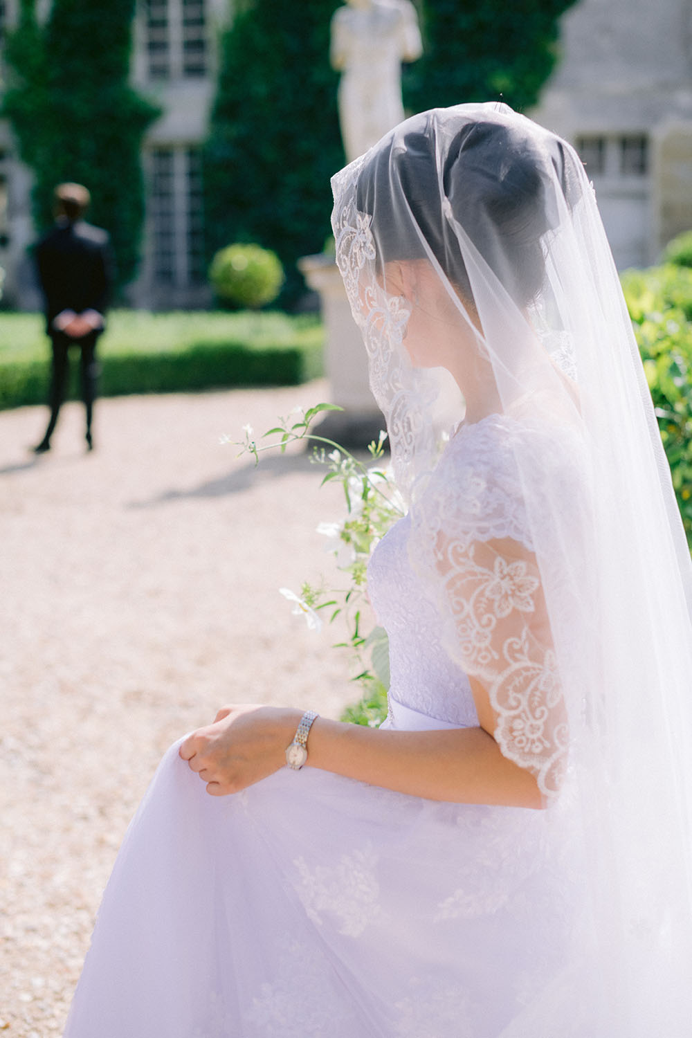 the bride see her husband